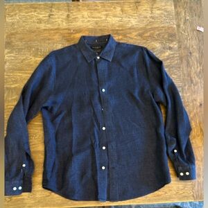 Banana Republic Blue untucked standard fit 100% Lenin medium dress shirt